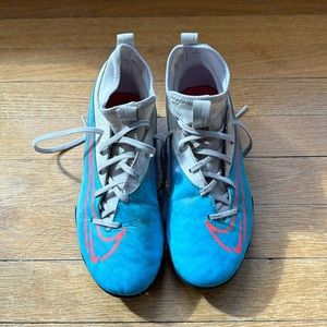 Youth soccer cleats, Nike,US 4 youth